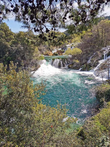 nacionalni-park-krka-lifestyle-skradinski-buk-roški-slap-visovac-izlet-modnialmanah-priroda