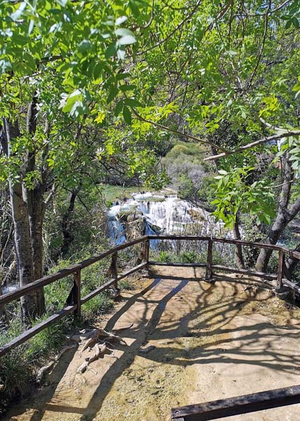 nacionalni-park-krka-lifestyle-skradinski-buk-roški-slap-visovac-izlet-modnialmanah-priroda