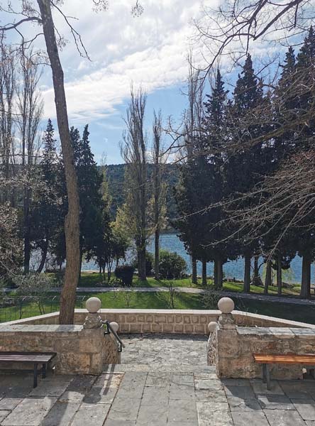 nacionalni-park-krka-lifestyle-skradinski-buk-roški-slap-visovac-izlet-modnialmanah-priroda