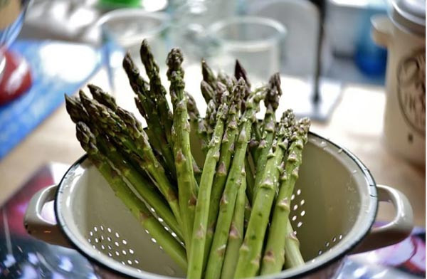 zdrava-namirnica-zdrava-hrana-zdravlje-šparoge-modnialmanah