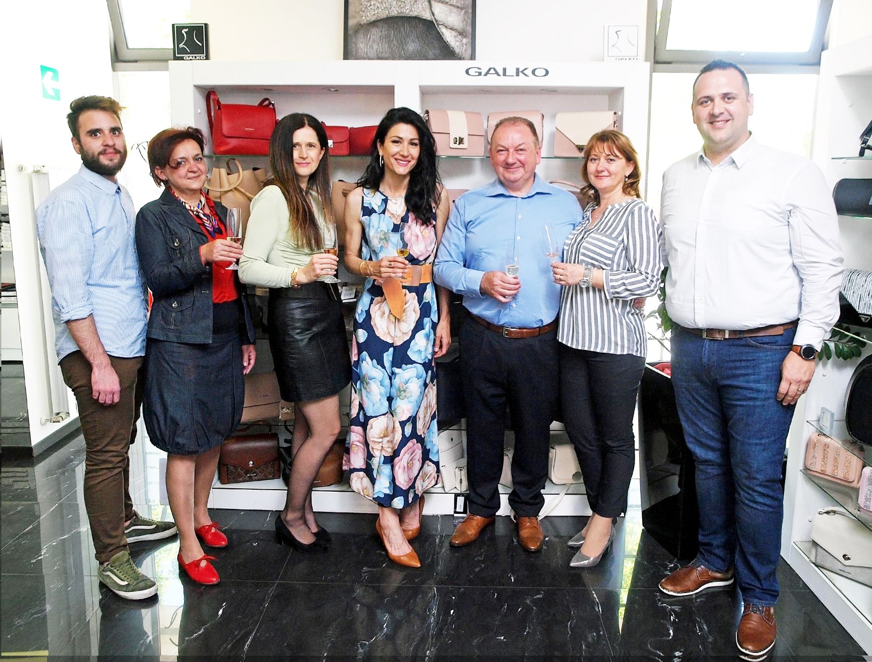 galko-ana-rucner-posebna-na-prvi-pogled-fashion-modnialmanah-moda-modni-detalji-torbica