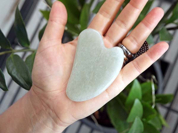 beauty-Gua-Sha-Lifting-kamen-za-lice-masaža-njega-koža-modnialmanah