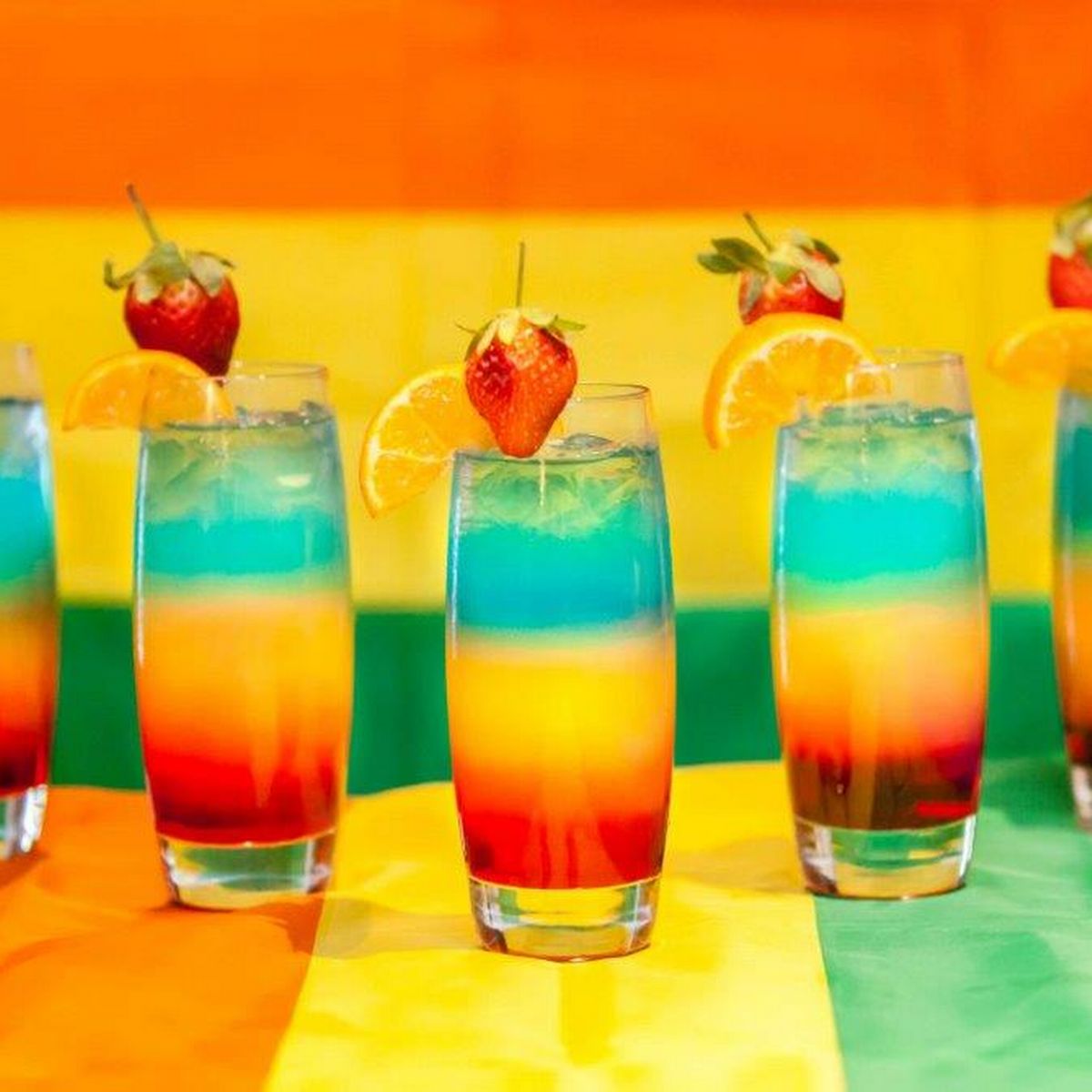 gastro-koktel-rainbow-cocktail-modnialmanah