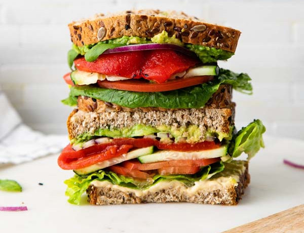 mediteranski-vege-sendvič-gastro-modnialmanah