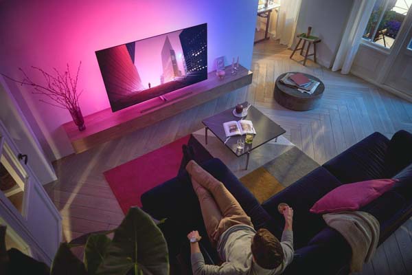 philips-tv-oled-806-lifestyle-modnialmanah