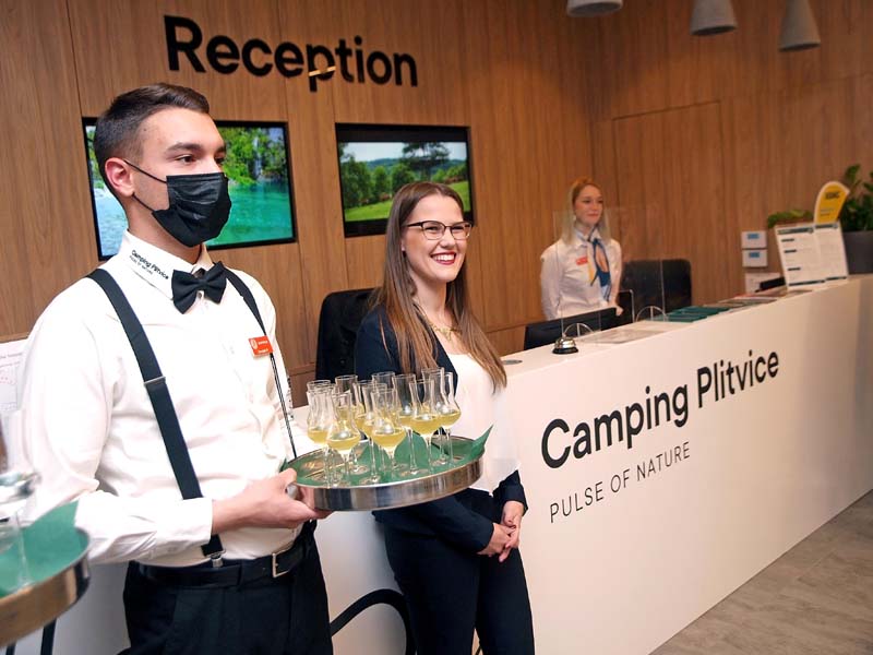 camping-plitvice-women's-days-c&a-nitui-catrice-ccc-vino-uz-žlicu-baraćeve-spilje-plitvička-jezera-kozel-kaptol-vina-soldo-lažni-svjedok