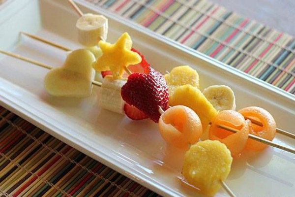 gastro-voćni-ražnjići-voće-modnialmanah-slatko