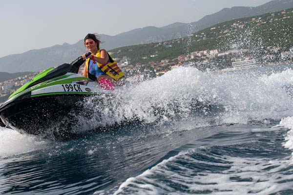 tena-taj-pjesma-spot-modnialmanah-lifestyle