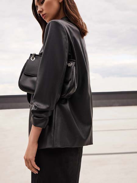 fashion-mohito-kožna-jakna-modnialmanah