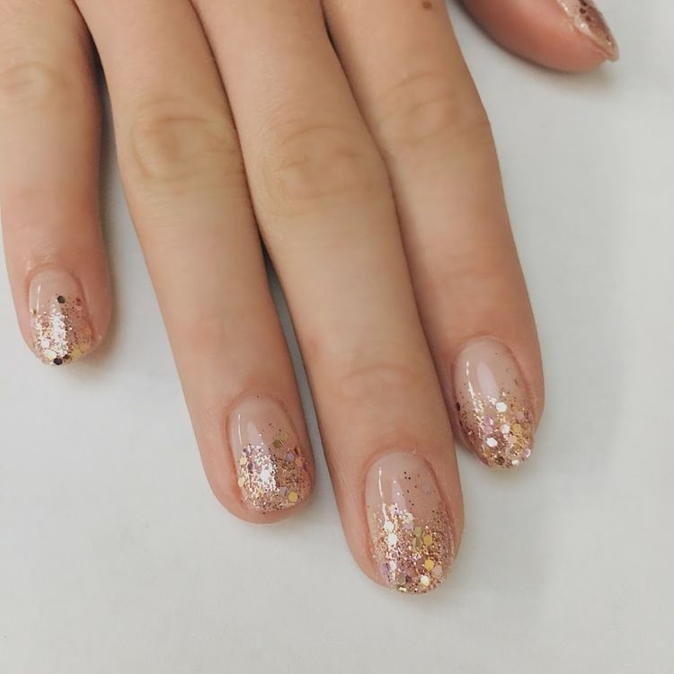 beauty-nokti-šljokice-nails-modnialmanah