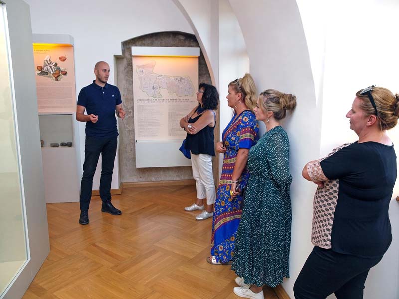 women's-days-ilok-modnialmanah-iločki-podrumi