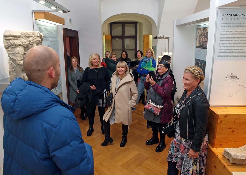 modnialmanah-ilok-vukovar-srijem-lifestyle-alma-premerl-zoko