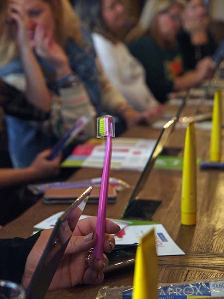 curaprox-modnialmanah-zubi-četkica-za zube-higijena-oralna-ivana-borčić-sesar