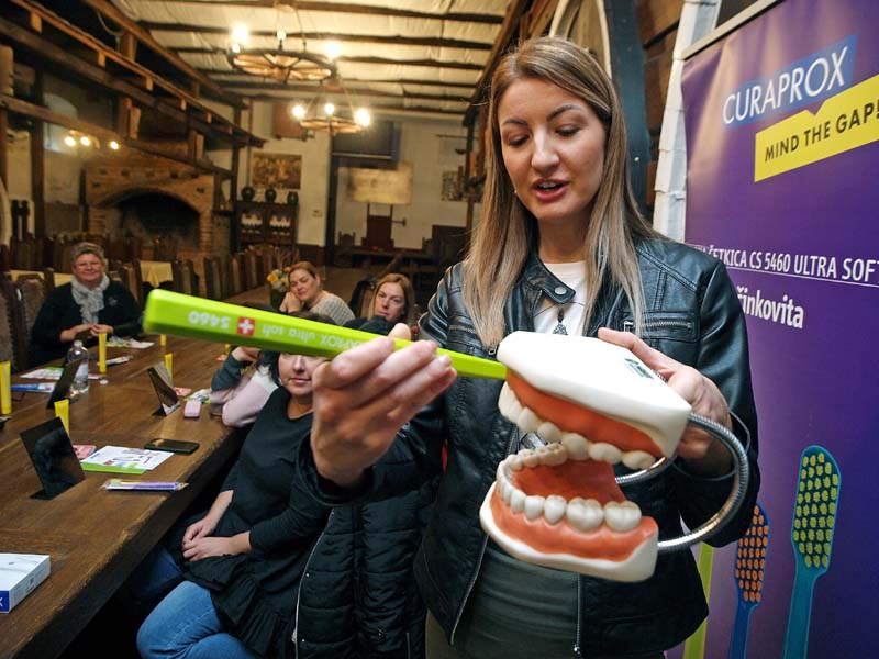 curaprox-modnialmanah-zubi-četkica-za zube-higijena-oralna-ivana-borčić-sesar