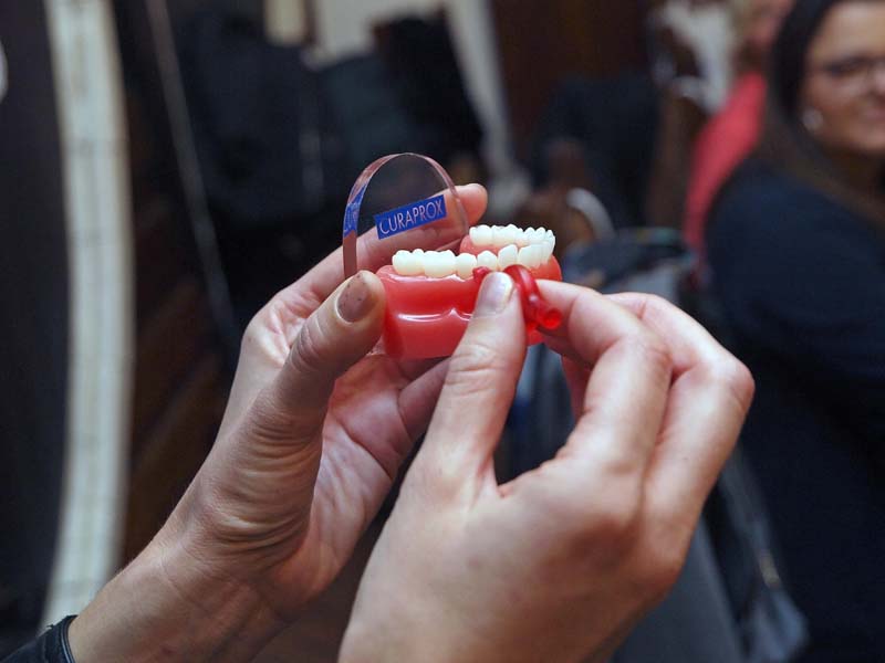 curaprox-modnialmanah-zubi-četkica-za zube-higijena-oralna-ivana-borčić-sesar