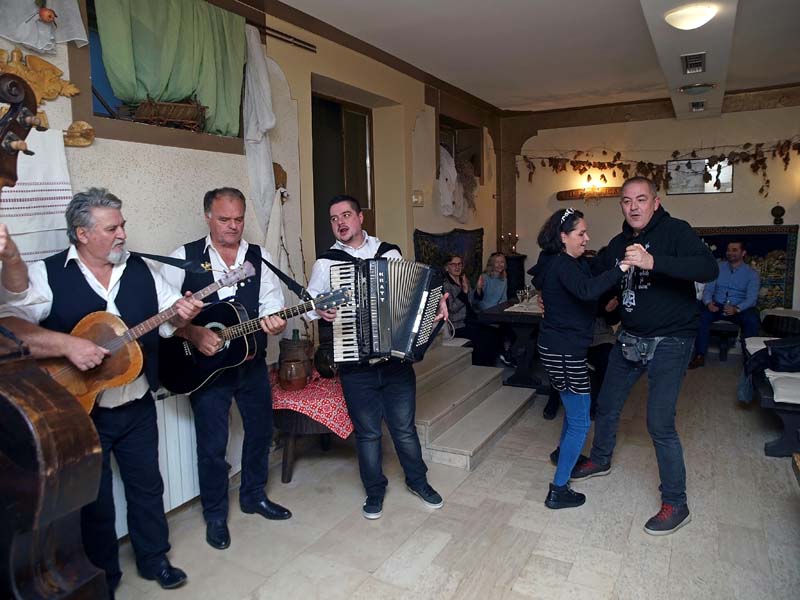 dravski-peski-lifestyle-martinje-royal-restoran-koren-vina-modnialmanah