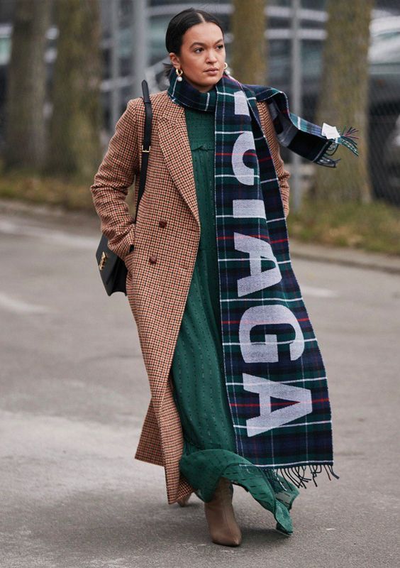 fashion-moda-šalovi-logomanija-modnialmanah