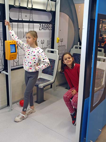 lifestyle-minipolis-klinci-igra-modnialmanah-djeca-zabava