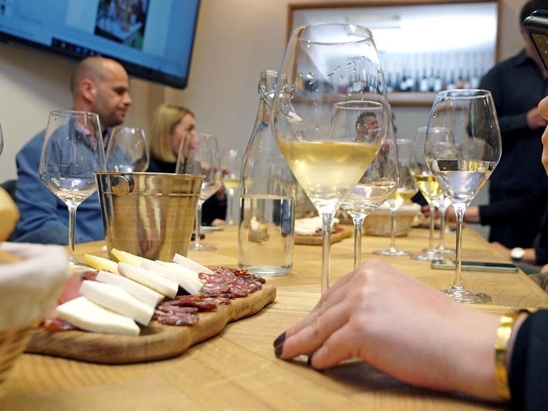 eno-gastro-vino-vinski-klub-wine-belaj-modnialmanah