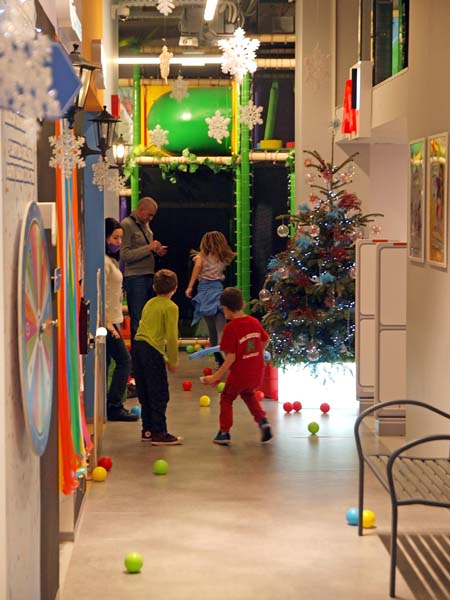 lifestyle-zabava-minipolis-modnialmanah-rođendan-igraonica-klinci-kamp