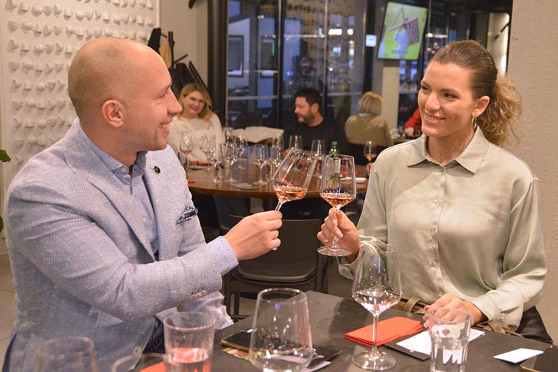 sosich-vina-vinski-razgovori-modnialmanah-eno-gastro