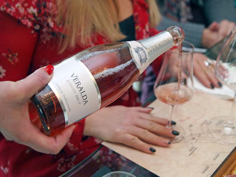 nedeljka-krupljan-cheers-with-you-sommelier-lifestyle-aura-commodo-villas-modnialmanah