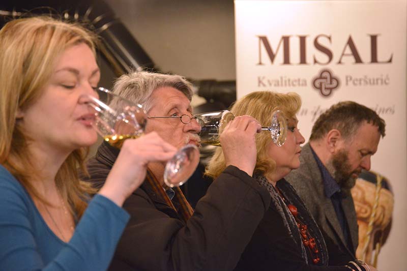 gastro-misal-vinski-razgovori-modnialmanah-vino-wine