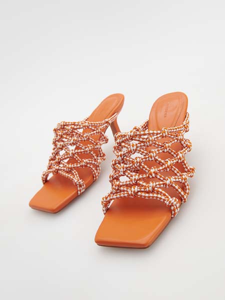 fashion-reserved-modnialmanah-obuća-četvrtasti-detalji