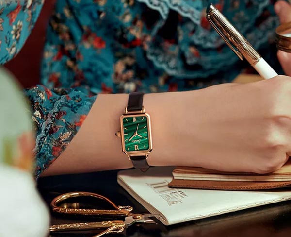 fashion-sat-nakit-modni-detalj-modnialmanah