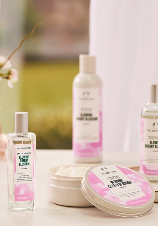 the-body-shop-japanska-trešnja-Glowing-Cherry-Blossom-modnialmanah-beauty-ljepota