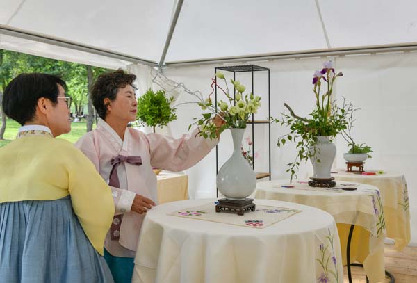 Wagong-floraart-cviježe-aranžiranje-cvijeća-Kang-Yong-Soon-lifestyle-modnialmanah