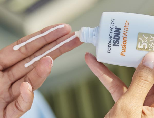ISDIN-FUSION-WATER-beauty-sunce-koža-skin-modnialmanah