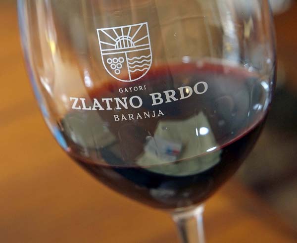 gastro-baranja-zlatno-brdo-vinarija-kolar-decanter-radionica-eno-gastro-modnialmanah