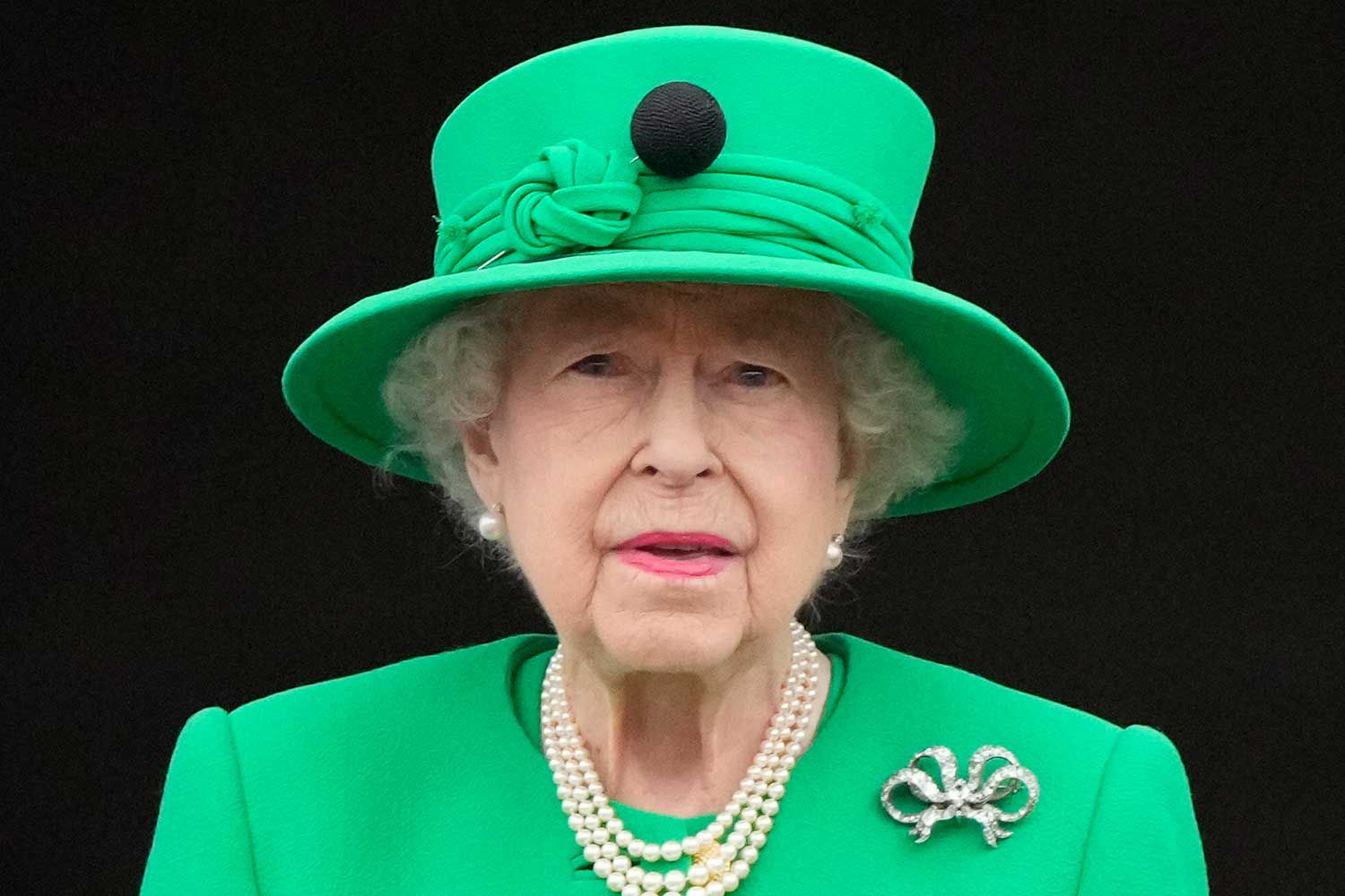njezino-veličanstvo-kraljica-elizabeta-II-fashion-modne-lekcije-moda-modnialmanah-Her -Majesty-Queen-Elizabeth-II