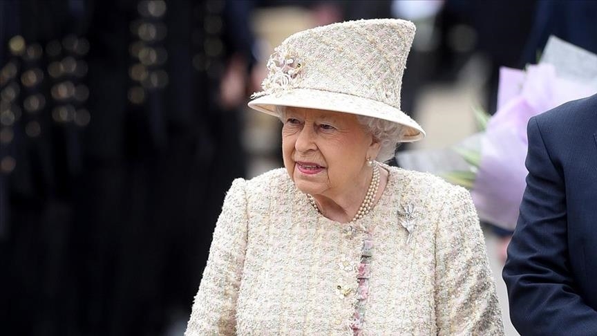 njezino-veličanstvo-kraljica-elizabeta-II-fashion-modne-lekcije-moda-modnialmanah-Her -Majesty-Queen-Elizabeth-II