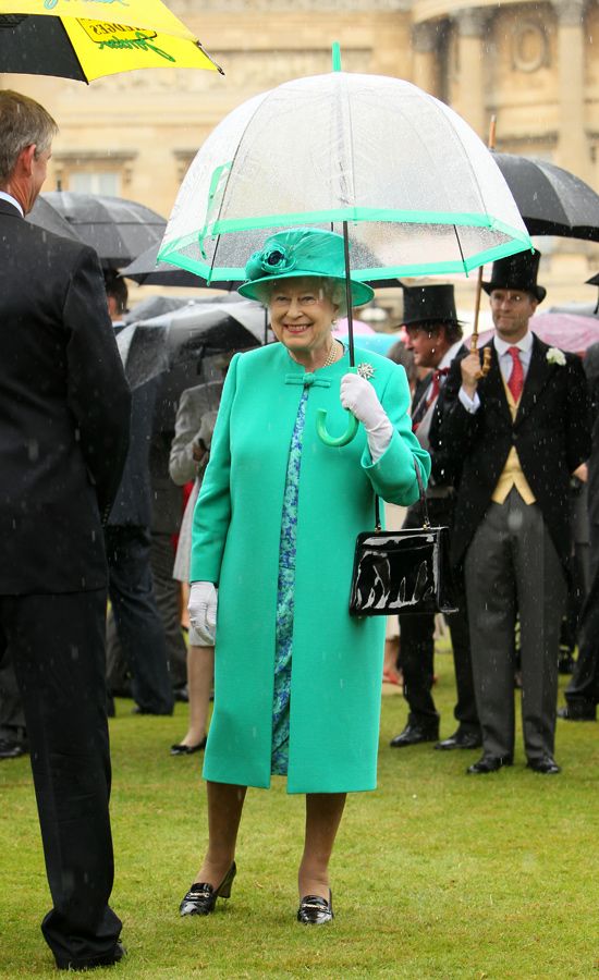 njezino-veličanstvo-kraljica-elizabeta-II-fashion-modne-lekcije-moda-modnialmanah-Her -Majesty-Queen-Elizabeth-II