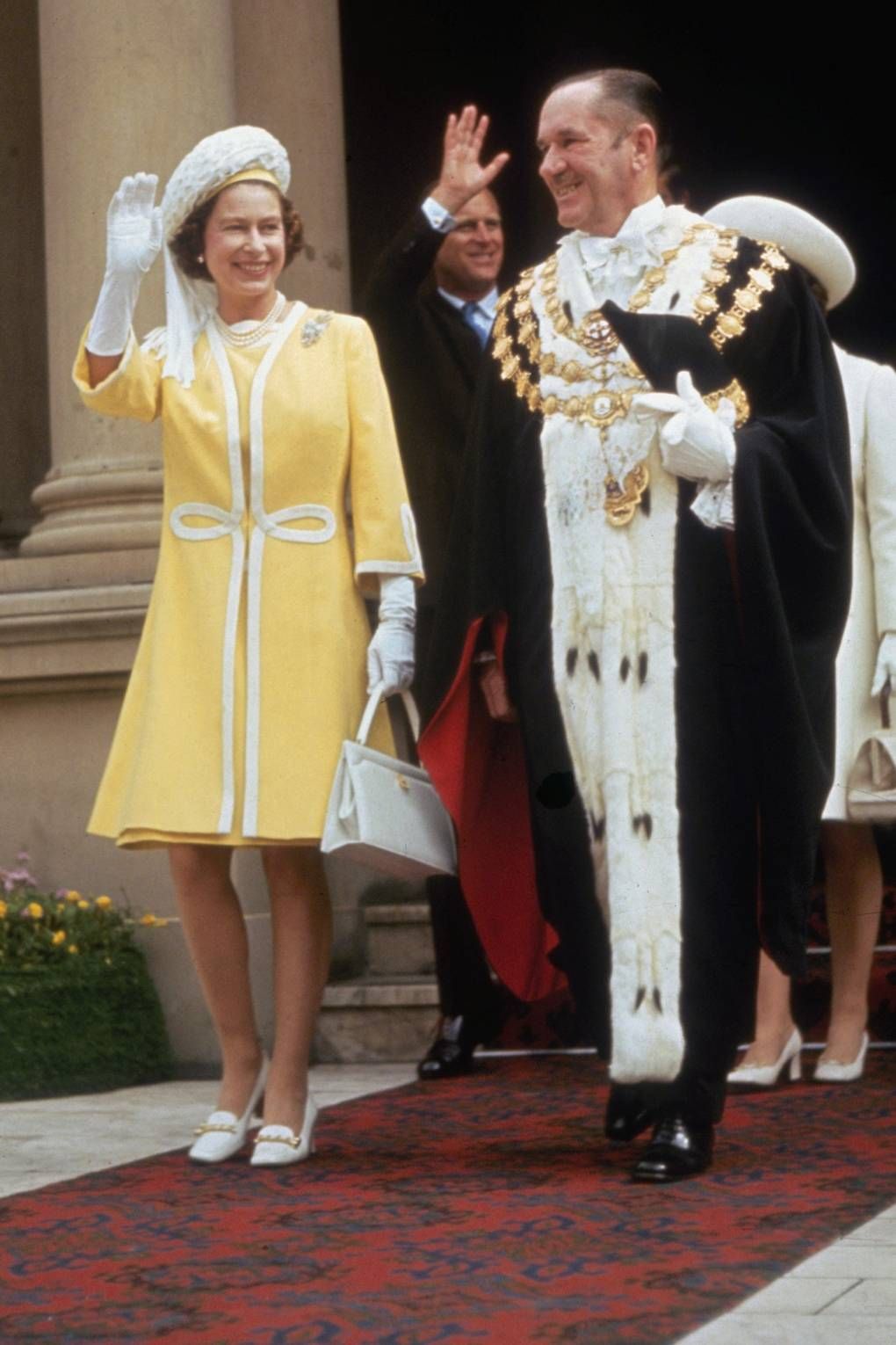njezino-veličanstvo-kraljica-elizabete-II-fashion-modne-lekcije-moda-modnialmanah-Her -Majesty-Queen-Elizabeth-II