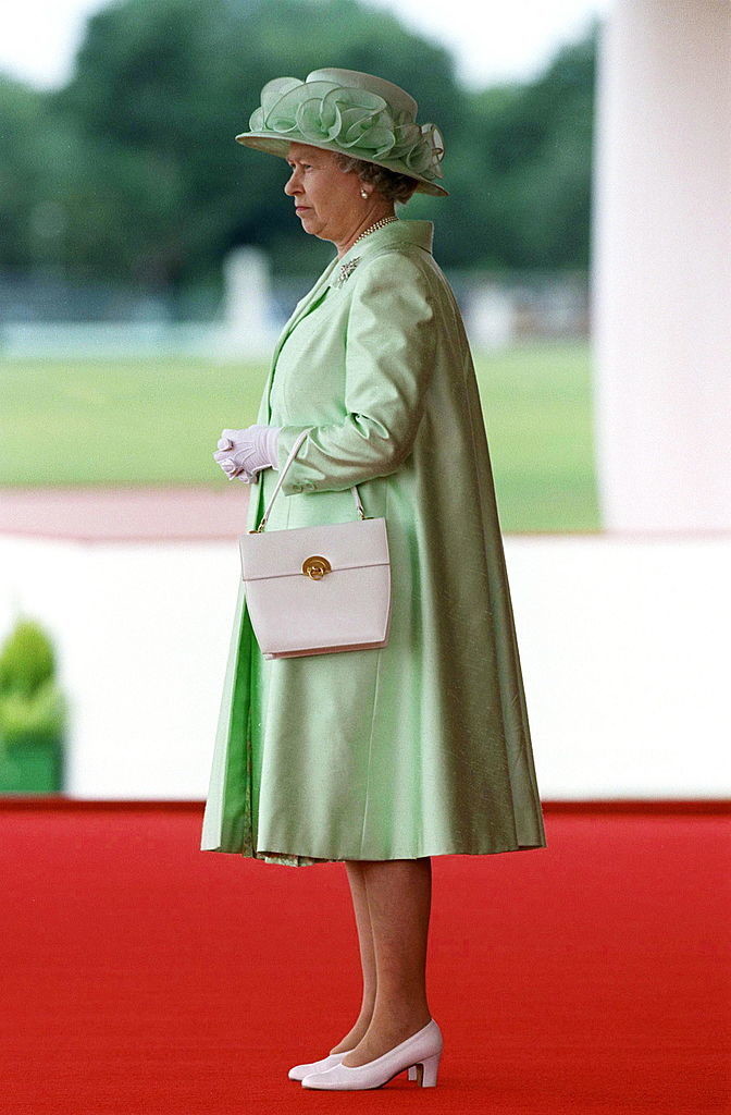 njezino-veličanstvo-kraljica-elizabete-II-fashion-modne-lekcije-moda-modnialmanah-Her -Majesty-Queen-Elizabeth-II