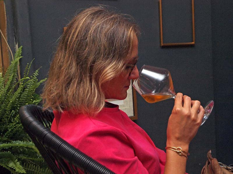 diWine-Bar-gastro-vino-wine-eno-gastro-bar-modnialmanah