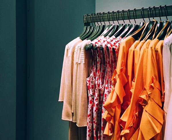 Dizajneri-sa-srcem-humanitarna-akcija-shopping-modnialmanah-rasprodaja-ljubav-na-djelu