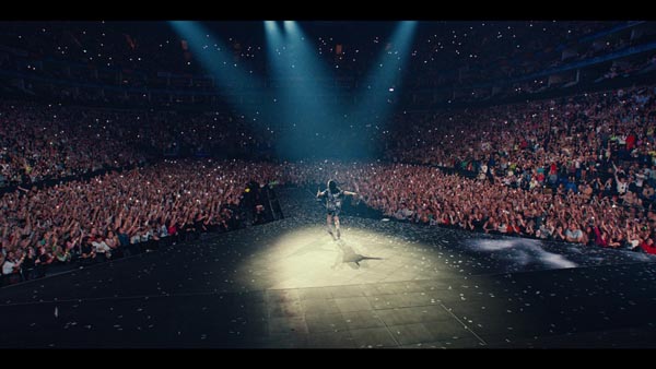 Billie-Eilish-cinestar-modnialmanah-lifestyle