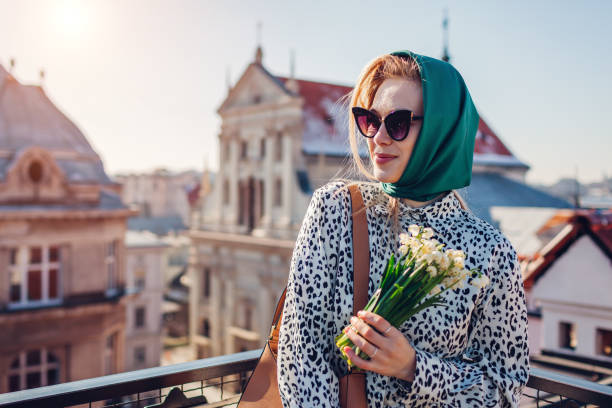 cvijeće-buket-cvijeća-proljetni-outfit-modnialmanah