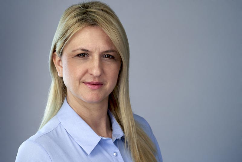 sjedenje-stolica-vježba-kralježnica-zdravlje-modnialmanah-aktivna-hrvatska