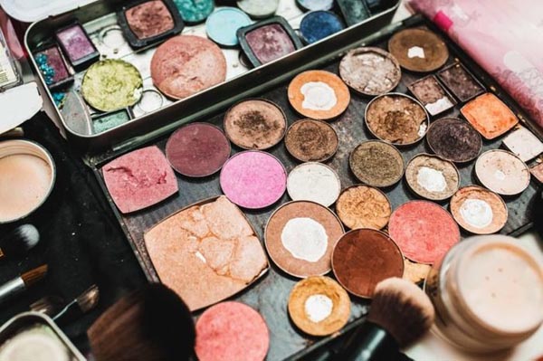 beauty-paleta-sjenila-make-up-šminka-modnialmanah