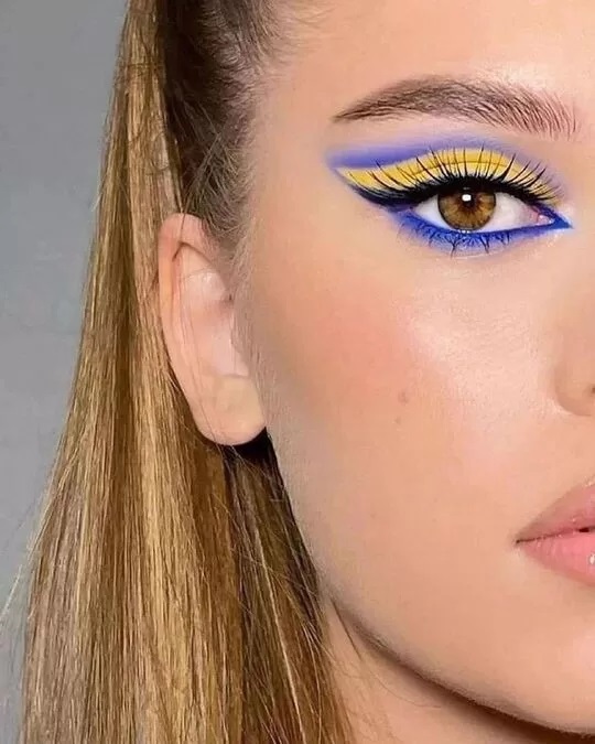 beauty-plavi-eyeliner-oko-modnialmanah-makeup