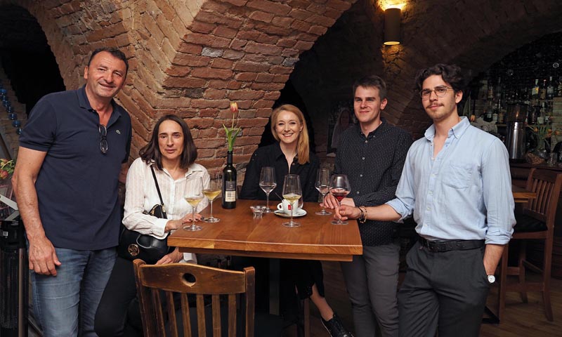 vinski-klub-wine-vino-eno-gastro-modnialmanah