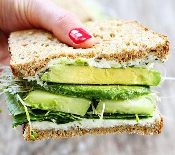 avokado-sendvič-gastro-modnialmanah-Avocado-Sandwich