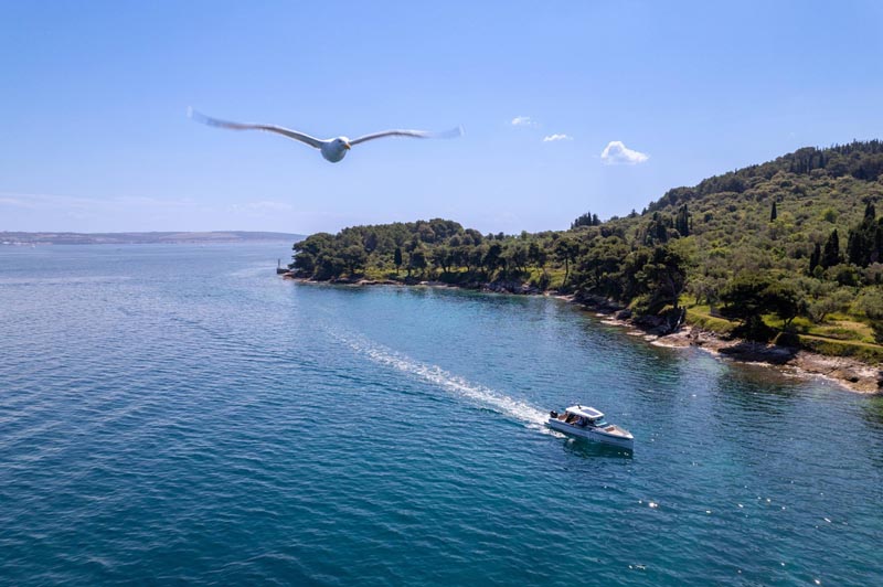 Otok-Ošljak-brod-Lazaret-gastro-modnialmanah