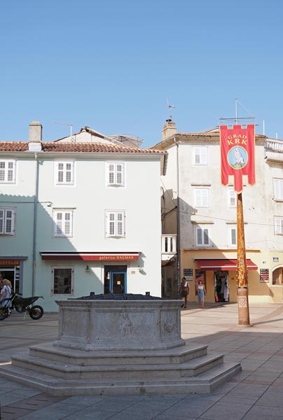 ljeto-otok-krk-hrvatska-turizam-modnialmanah-najljepše-od-hrvatske