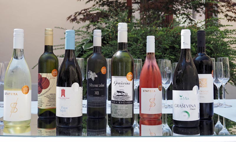 decanter-varaždinska-županija-wine-vino-modnialmanah-županijska-palača-varaždin